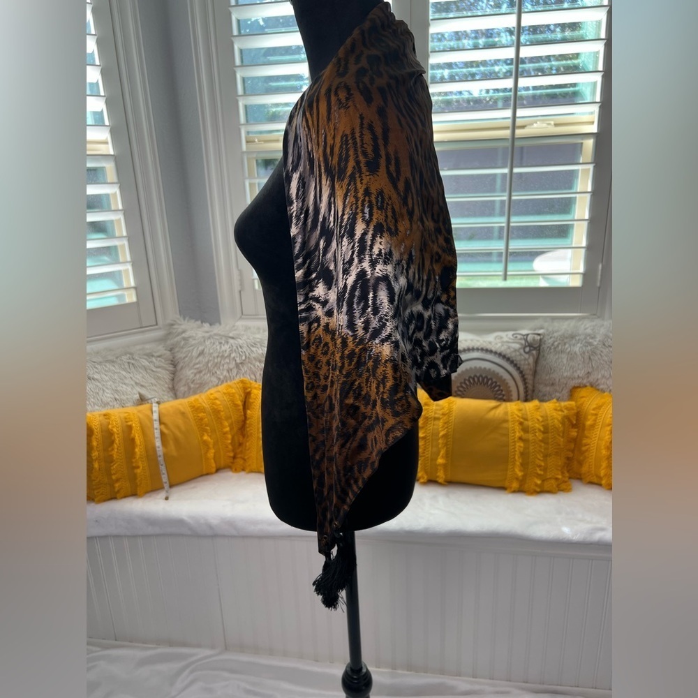 Versatile Stylings Echo 100% Silk Leopard Animal Print Scarf - Picture 12 of 13